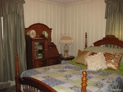 1295 Eason Road Waterford, MI 48328 - Photo 13 of 23 1st floor bedroom.jpg