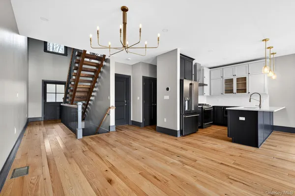 $749,000 | 2 Icehouse Drive, Saugerties, NY 12477
