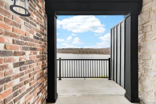 $749,000 | 2 Icehouse Drive, Saugerties, NY 12477