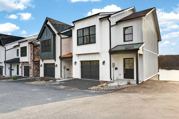 $749,000 | 2 Icehouse Drive, Saugerties, NY 12477