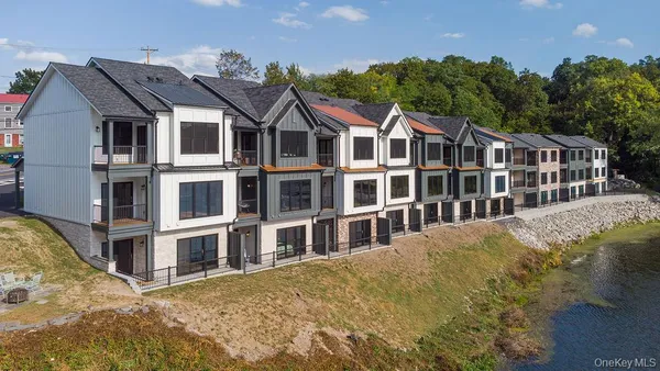 $749,000 | 2 Icehouse Drive, Saugerties, NY 12477