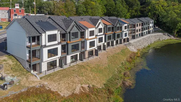 $749,000 | 2 Icehouse Drive, Saugerties, NY 12477