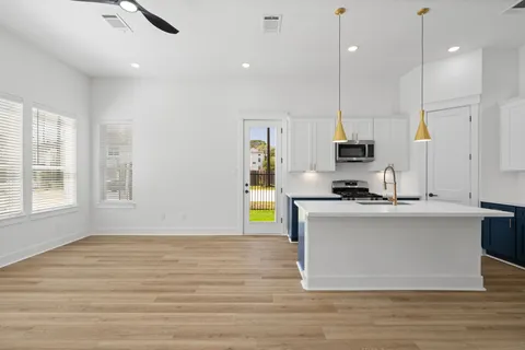 $355,000 | 8918 Sunshine Laverne Lane, Houston, TX 77080