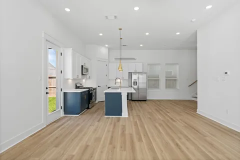 $355,000 | 8918 Sunshine Laverne Lane, Houston, TX 77080