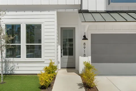 $355,000 | 8918 Sunshine Laverne Lane, Houston, TX 77080