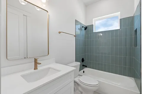 $355,000 | 8918 Sunshine Laverne Lane, Houston, TX 77080