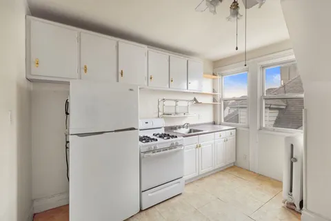 $2,700 | 6 Bonn Place, Unit 3, Weehawken, NJ 07086