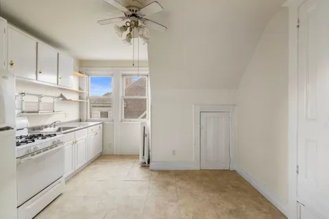 $2,700 | 6 Bonn Place, Unit 3, Weehawken, NJ 07086