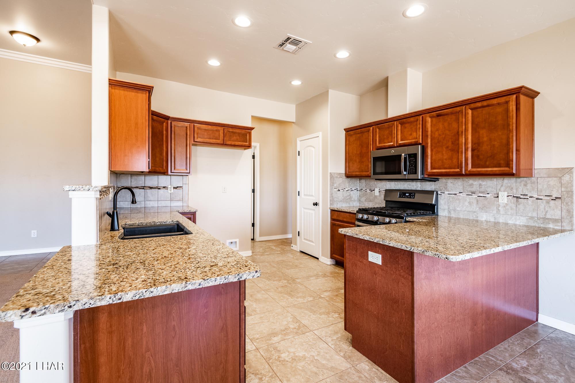 2355 East Cactus Wren Road Kingman, AZ 86409 - Photo 15 of 50 2355 E Cactus Wren (8 of 64)