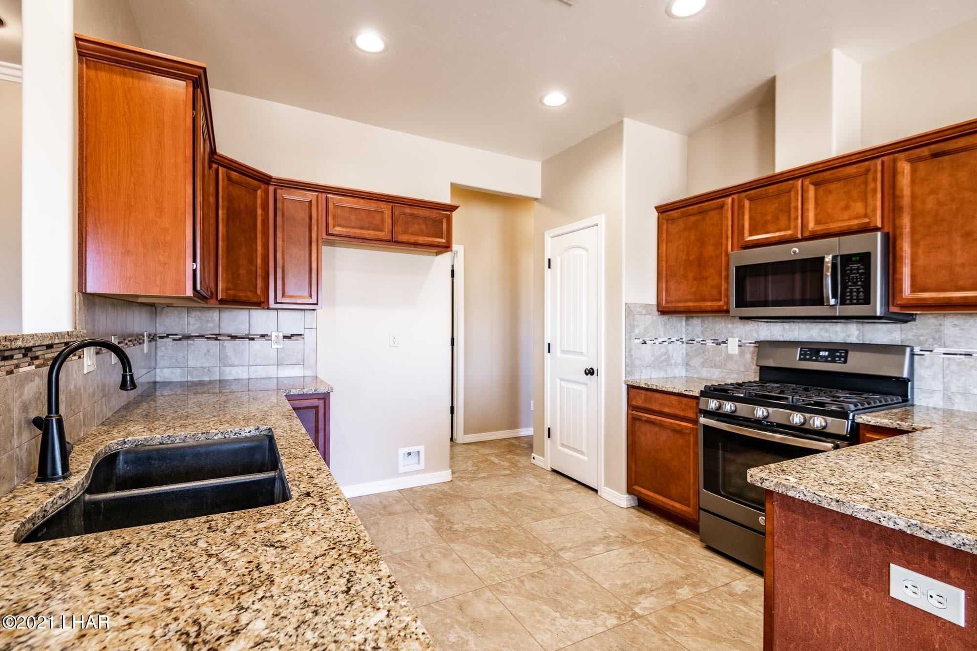 2355 East Cactus Wren Road Kingman, AZ 86409 - Photo 16 of 50 2355 E Cactus Wren (9 of 64)