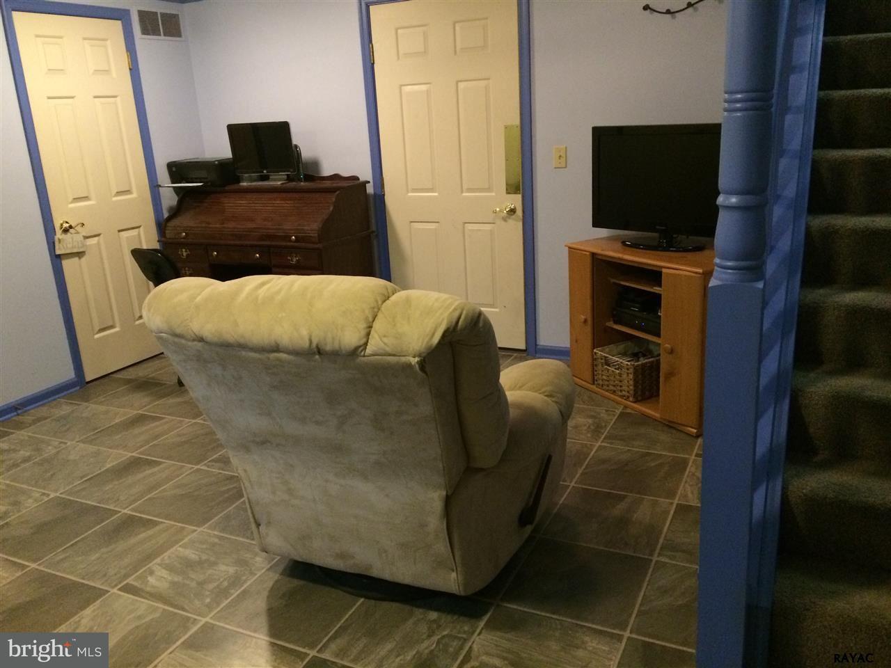 1206 Chambers Ridge York, PA 17402 - Photo 9 of 26 Gallery Image 9