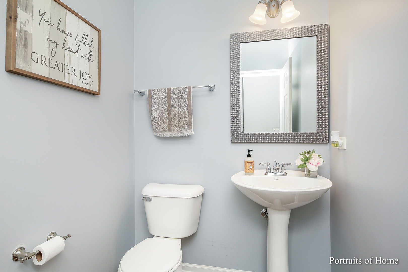 126 Jackson Street Gilberts, IL 60136 - Photo 11 of 25 a bathroom with a toilet sink and mirror