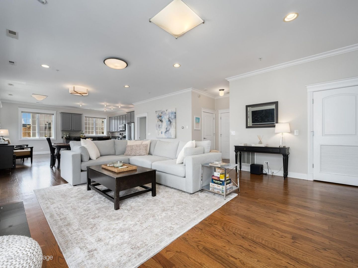 1453 West Irving Park Road, Unit 305 Chicago, IL 60613 - Photo 5 of 22