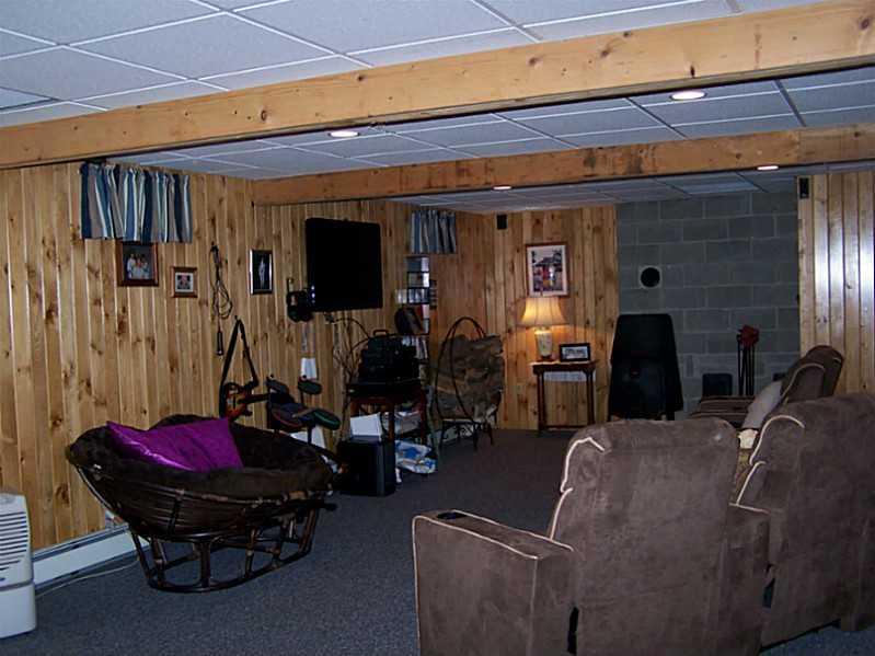 25 Nottingham Road Winthrop, ME 04364 - Photo 22 of 35 Den/Family/Great Room.