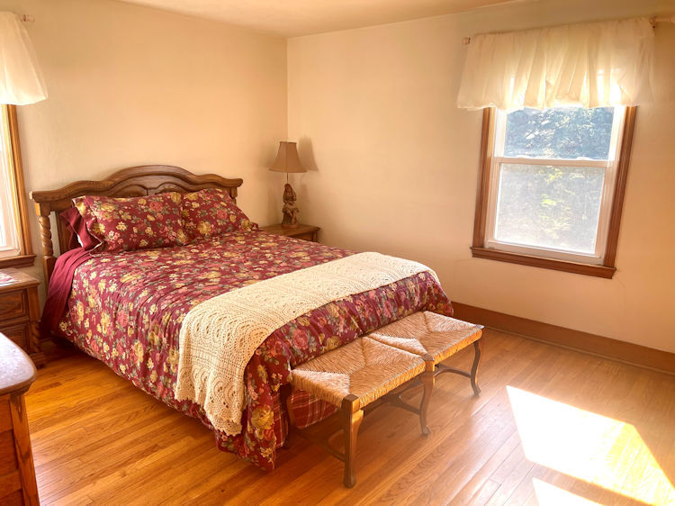 906 South Chamberlain Road Esmond, IL 60129 - Photo 9 of 19 a bedroom with a bed and lamps