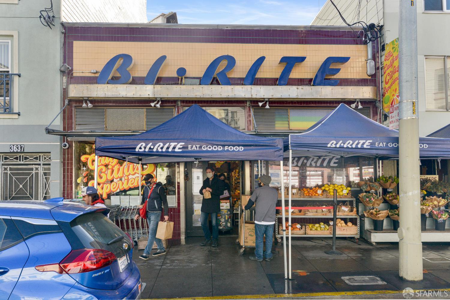 150 Eureka Street, Unit A San Francisco, CA 94114 - Photo 34 of 60 a view of a cafe with a couple of people in a patio