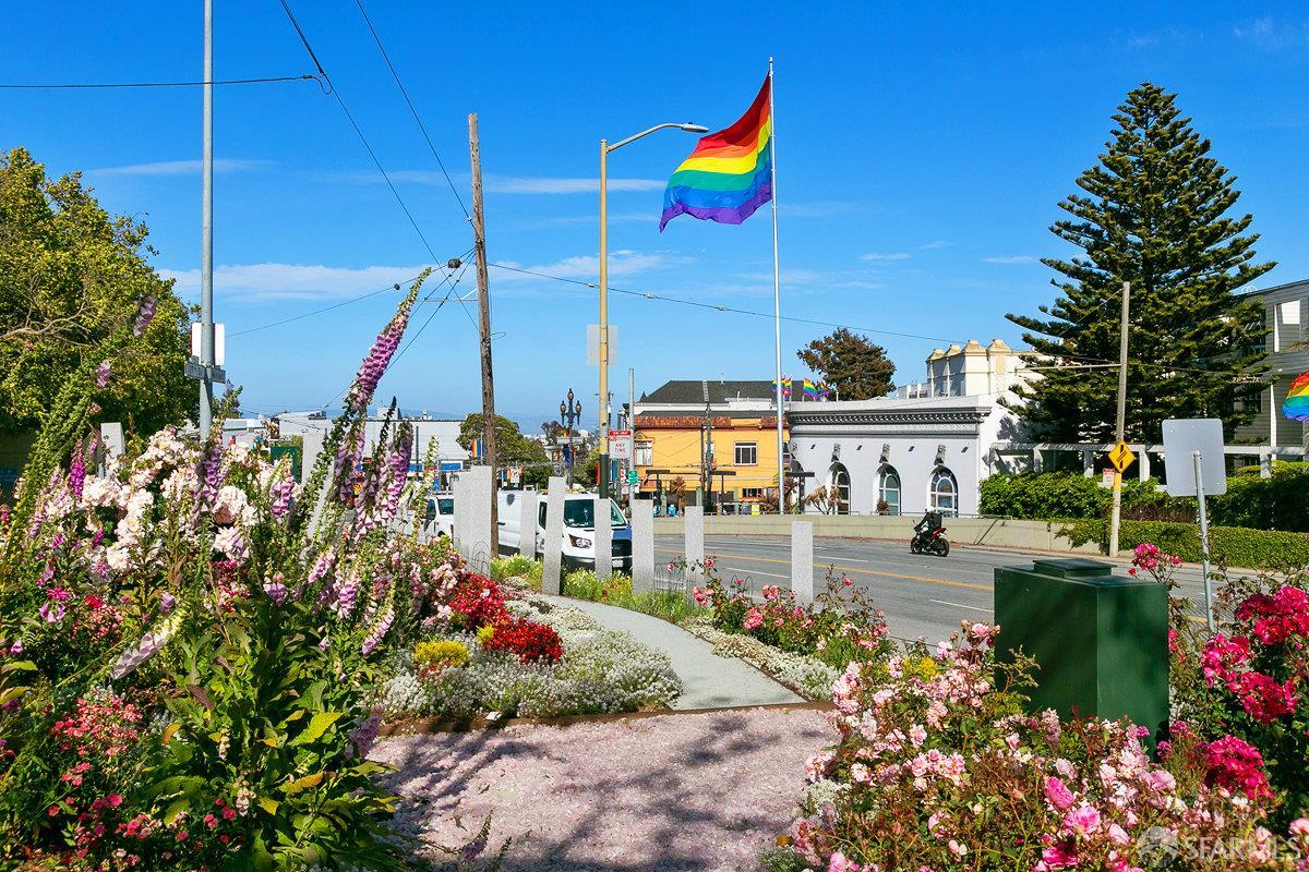 150 Eureka Street, Unit A San Francisco, CA 94114 - Photo 45 of 60 a view of a house with a yard and garden
