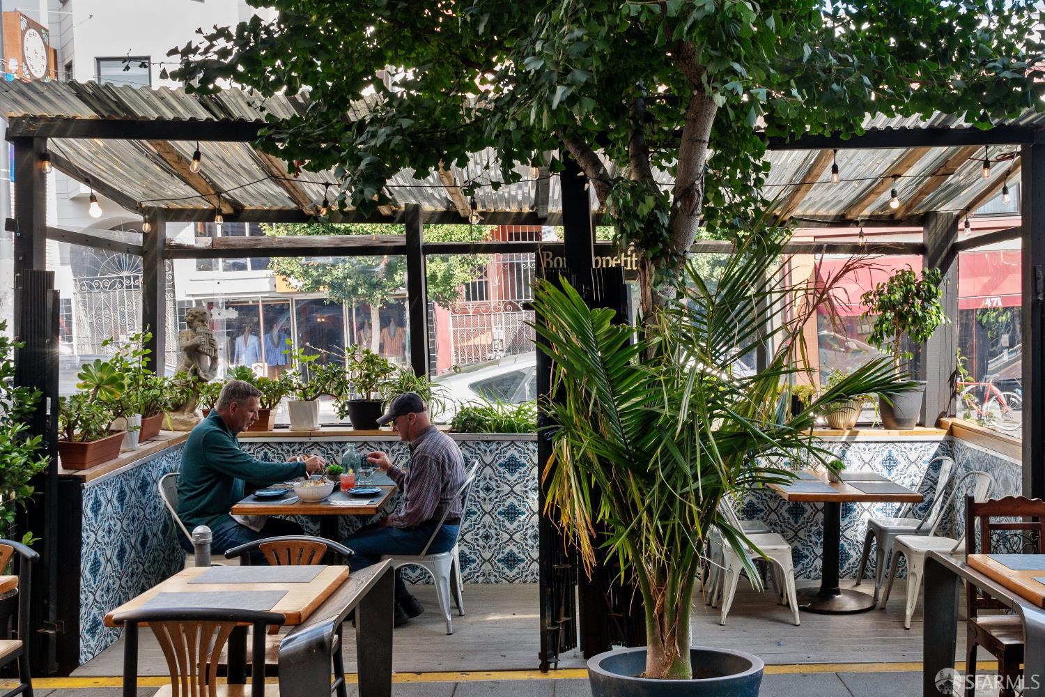 150 Eureka Street, Unit A San Francisco, CA 94114 - Photo 53 of 60 a backyard of a house with seating space