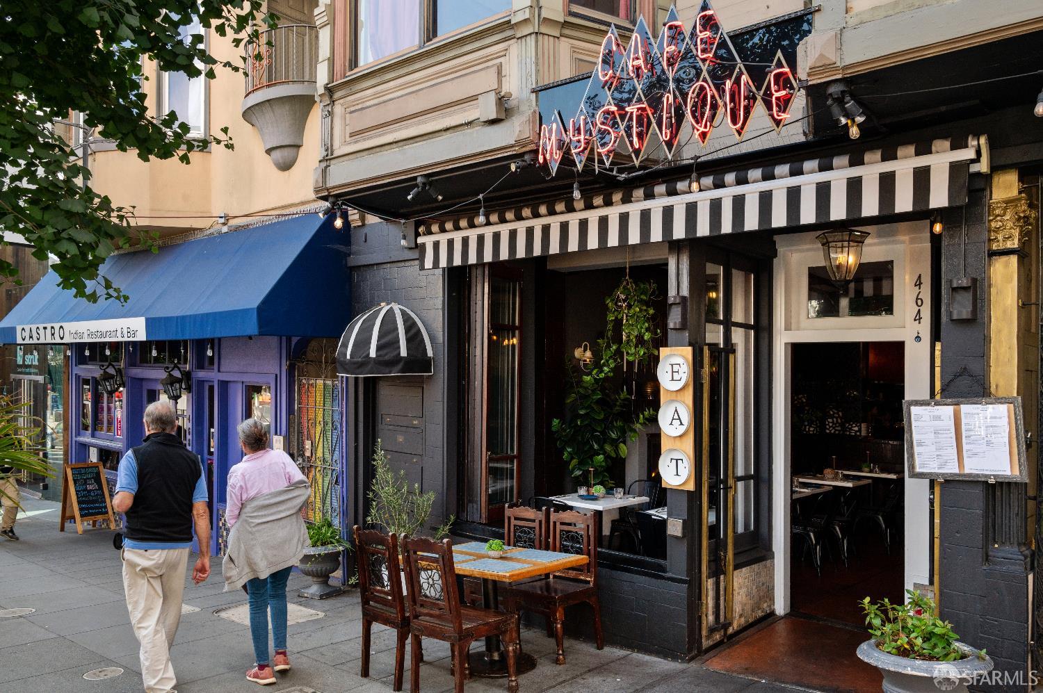 150 Eureka Street, Unit A San Francisco, CA 94114 - Photo 58 of 60 a view of a chairs and table in a patio