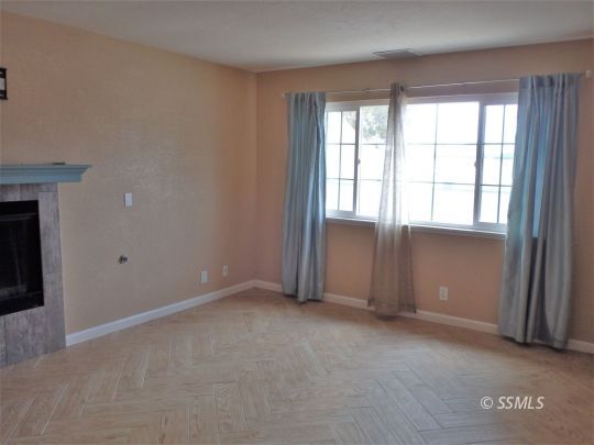 412 North Mono Street Ridgecrest, CA 93555 - Photo 13 of 50 an empty room with windows