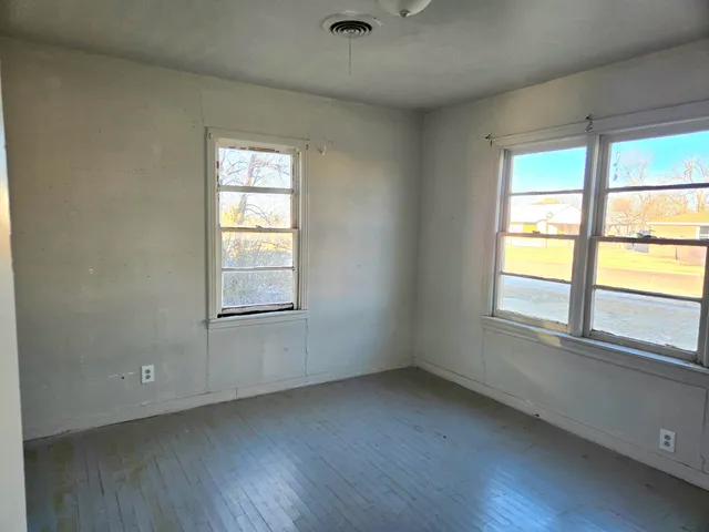 $49,000 | 615 North Donley Avenue, Tulia, TX 79088