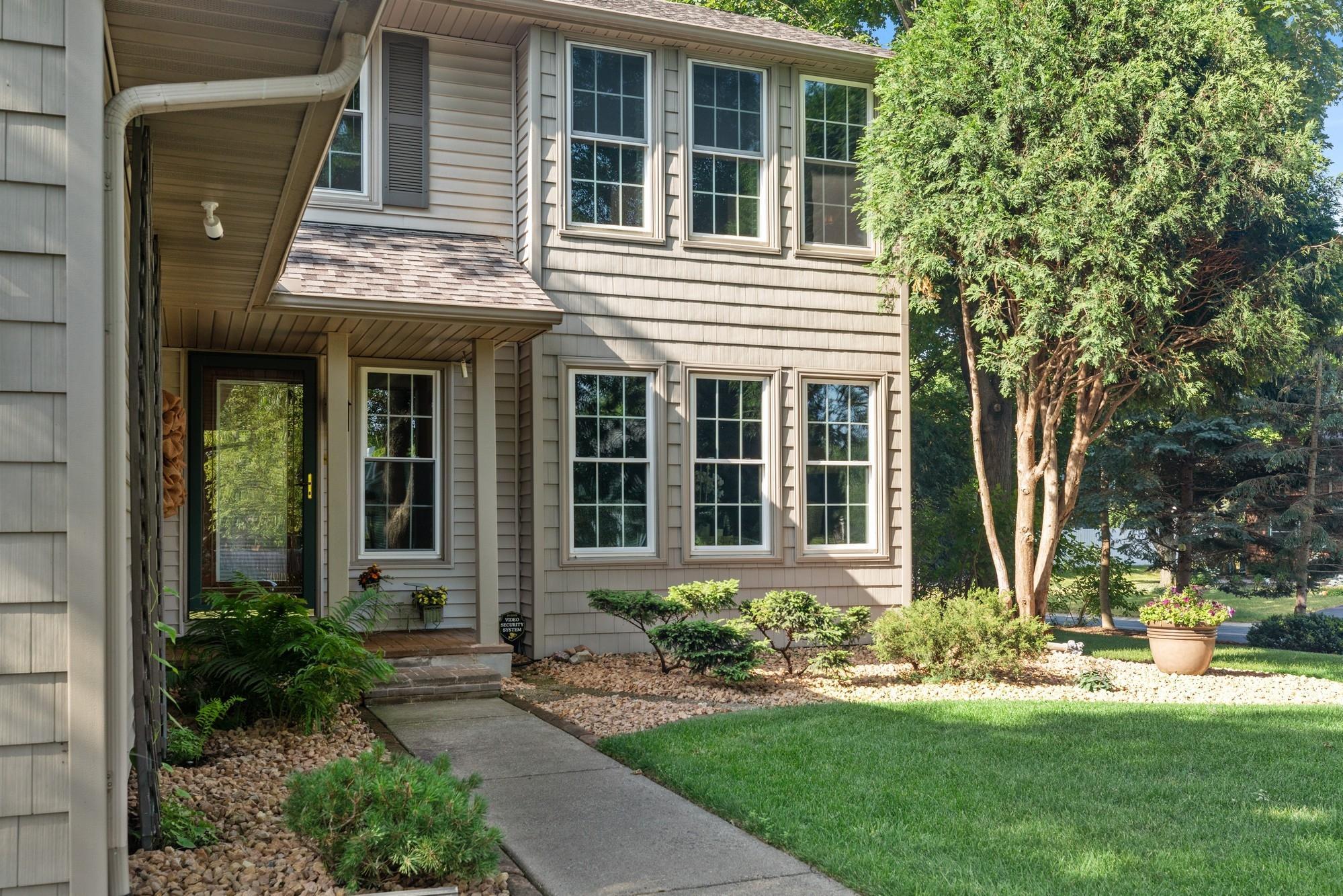 1062 Boston Hill Road Eagan, MN 55123 - Photo 2 of 35 Gallery Image 2