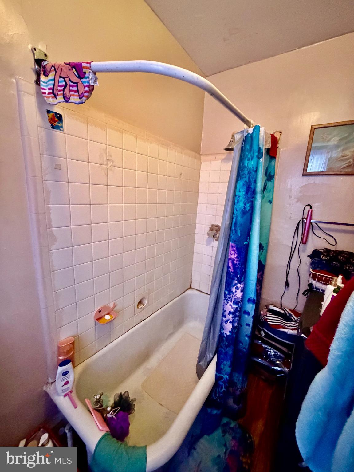 226 North 10th Street Reading, PA 19601 - Photo 47 of 56 Charming vintage bathroom with colorful accents.