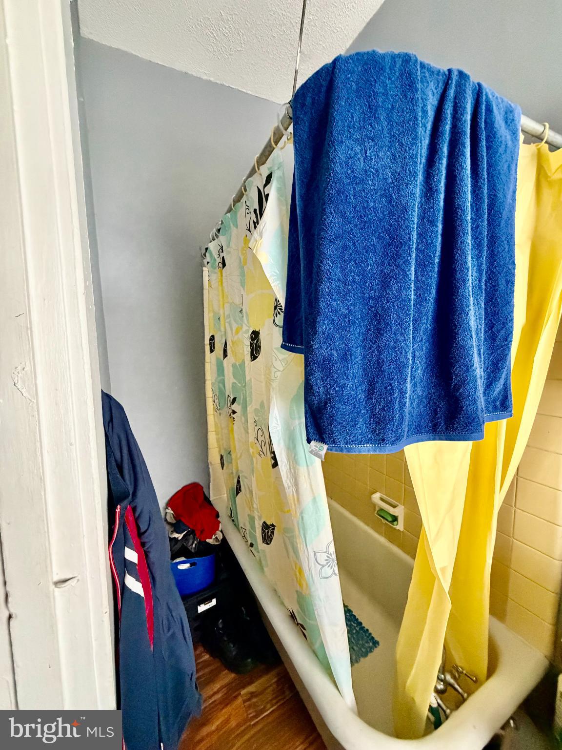 226 North 10th Street Reading, PA 19601 - Photo 53 of 56 Cozy bathroom with colorful towels hanging.