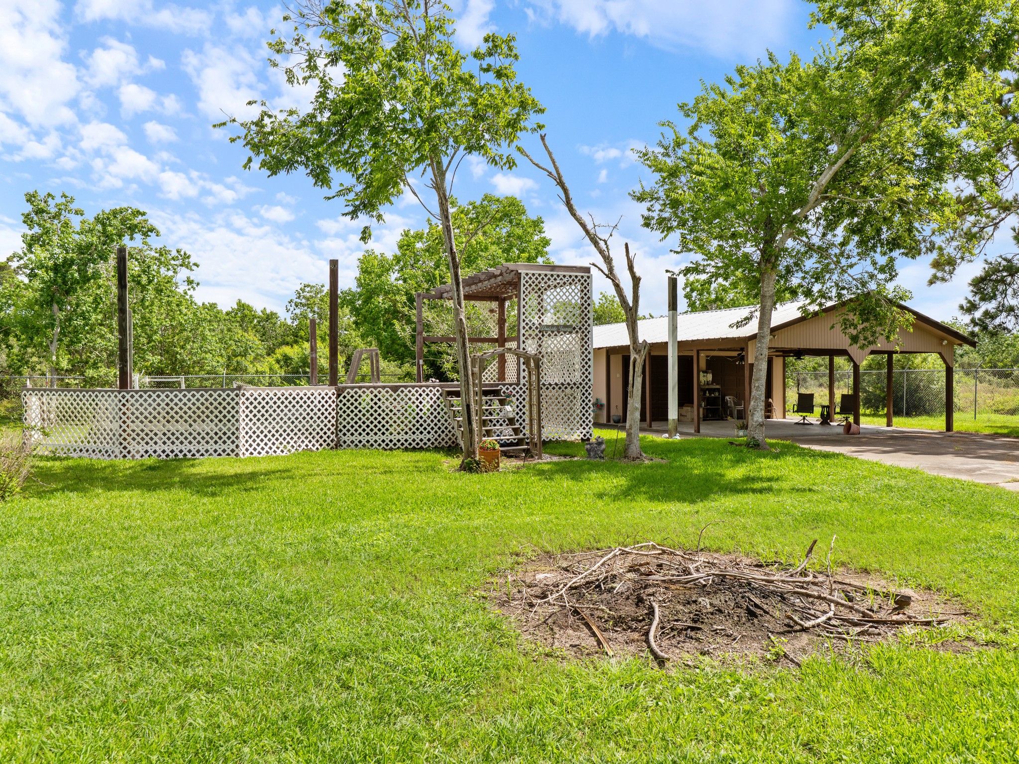 182 Smith Road Palacios, TX 77465 - Photo 20 of 23 a front view of a house with garden