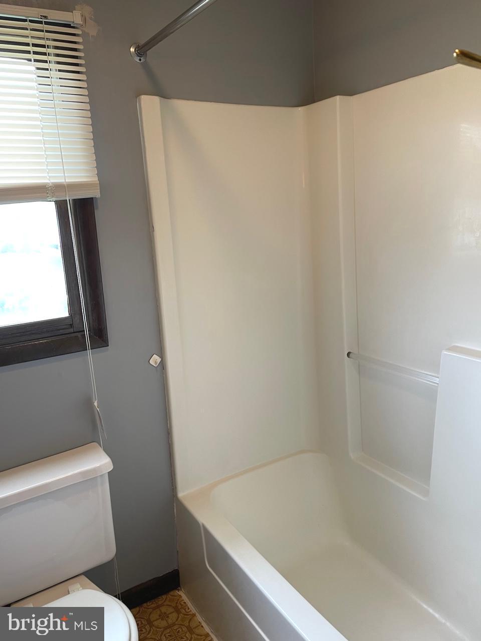 22 North Perry Street Elizabethtown, PA 17022 - Photo 10 of 11 Full Bath