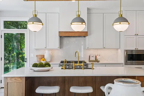 $2,175,000 | 1984 Kenwood Parkway, Minneapolis, MN 55405