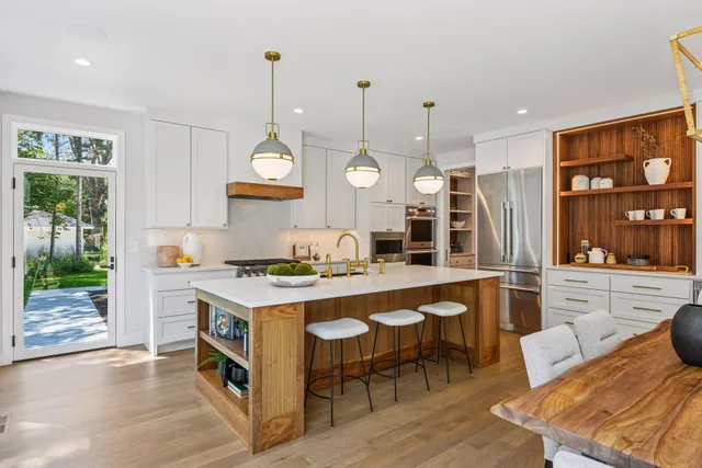 $2,175,000 | 1984 Kenwood Parkway, Minneapolis, MN 55405