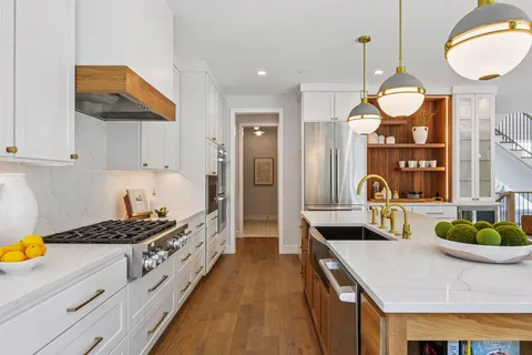 $2,175,000 | 1984 Kenwood Parkway, Minneapolis, MN 55405