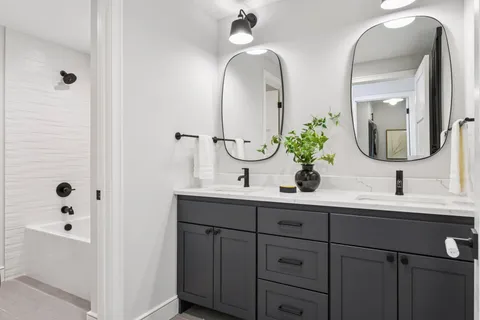 $2,175,000 | 1984 Kenwood Parkway, Minneapolis, MN 55405