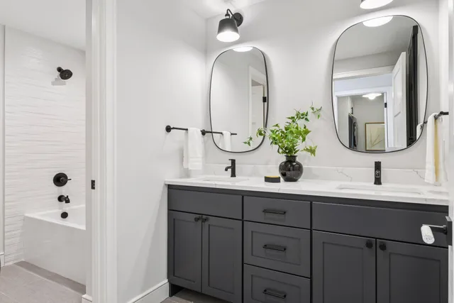 $2,175,000 | 1984 Kenwood Parkway, Minneapolis, MN 55405