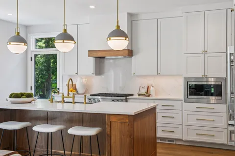 $2,175,000 | 1984 Kenwood Parkway, Minneapolis, MN 55405