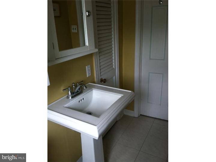 178 Rolling Road Bala Cynwyd, PA 19004 - Photo 10 of 12 Bathroom