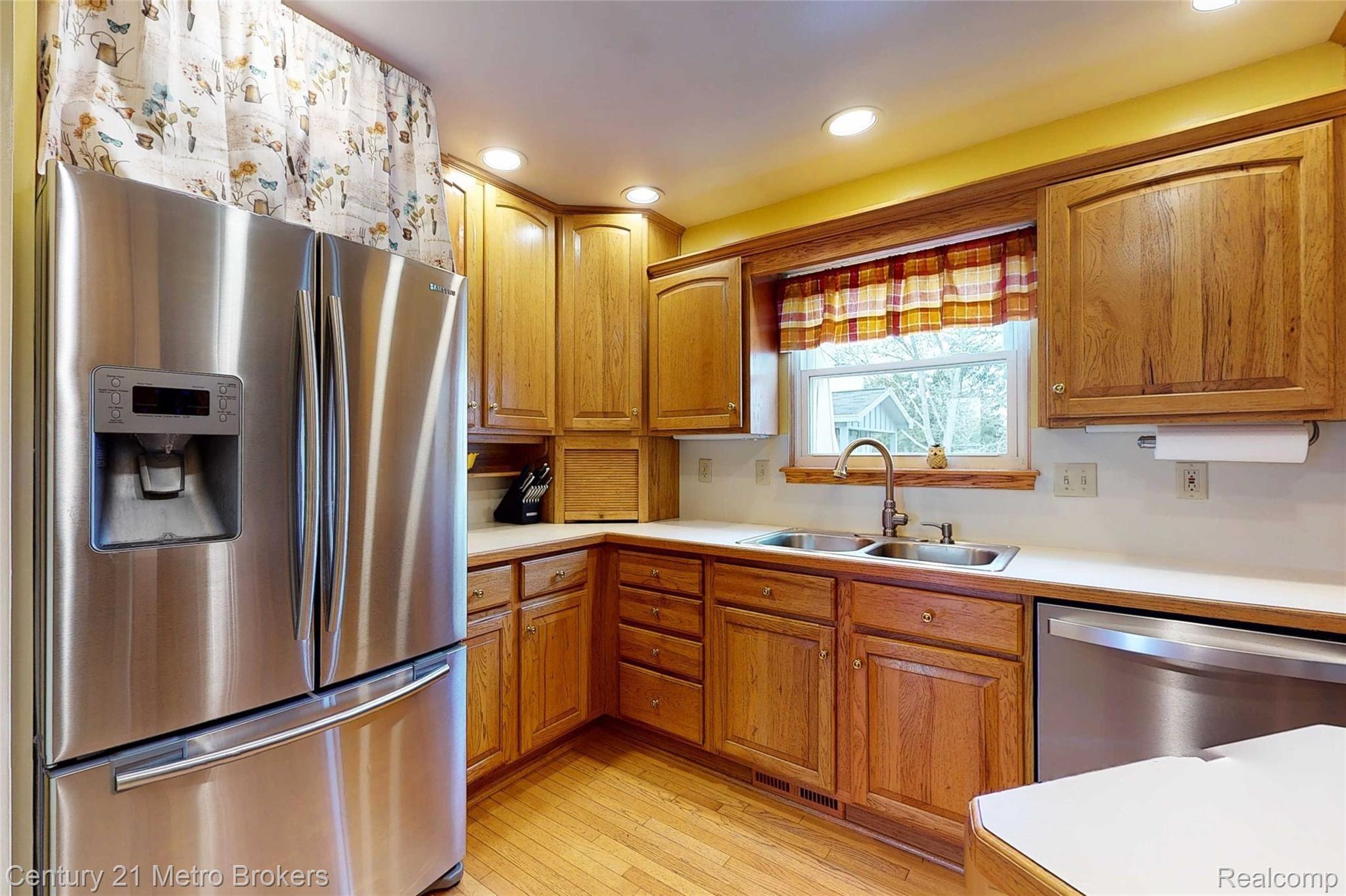 8384 Fenton Road Grand Blanc, MI 48439 - Photo 12 of 48 8384-Fenton-Rd-5 Kitchen.jpg