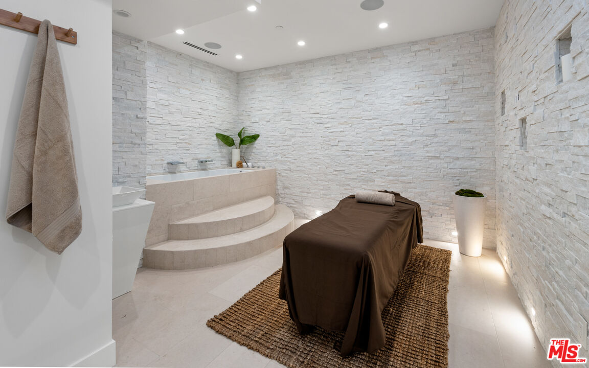 9455 Readcrest Drive Beverly Hills, CA 90210 - Photo 22 of 40 a bathroom with a bathtub and a shower