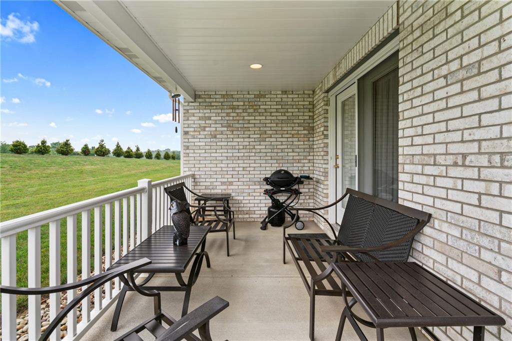 502 Stonecliff Lane Butler, PA 16001 - Photo 6 of 33