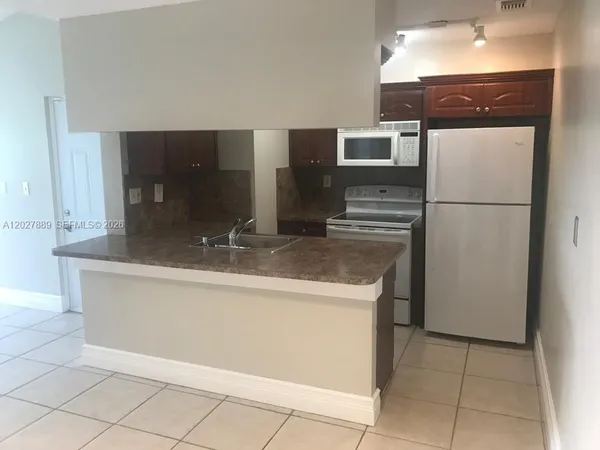 $1,850 | 6740 Northwest 175th Lane, Unit L20, Hialeah, FL 33015