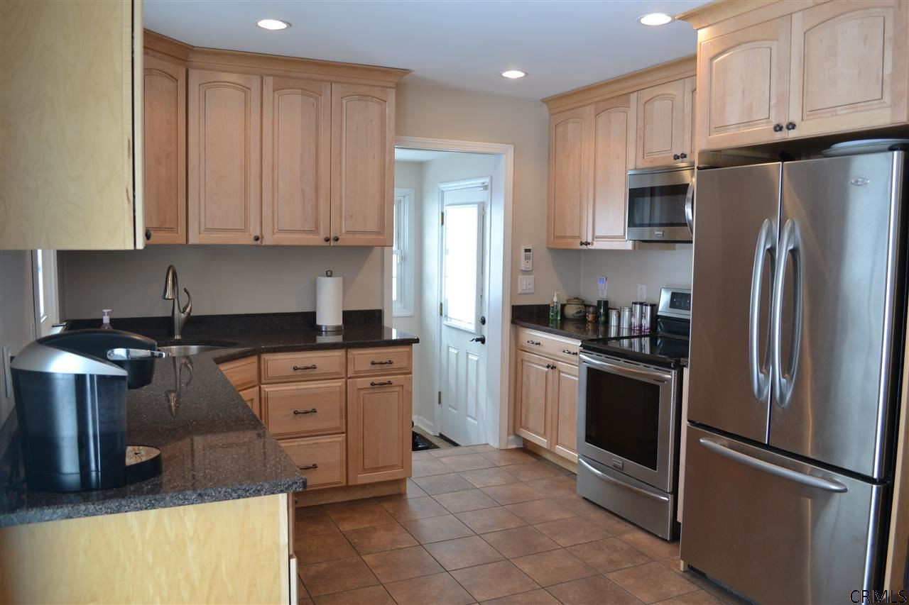 150 Eastholm Road Schenectady, NY 12304 - Photo 3 of 18 Photo 3
