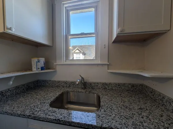 $1,625 | 145 Main Street, Unit 6, Newmarket, NH 03857