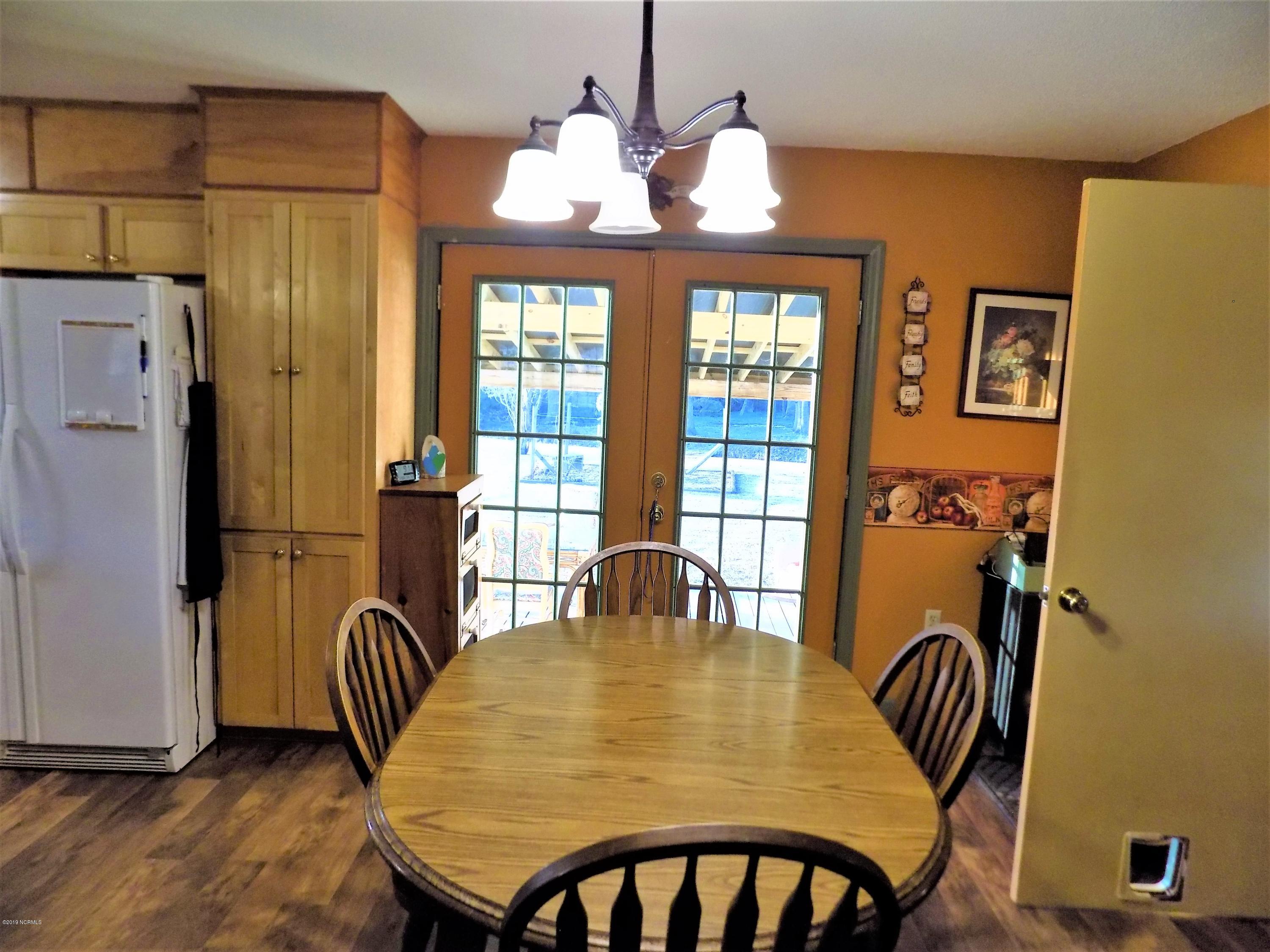 223 Cole Road Beulaville, NC 28518 - Photo 14 of 40 DINING