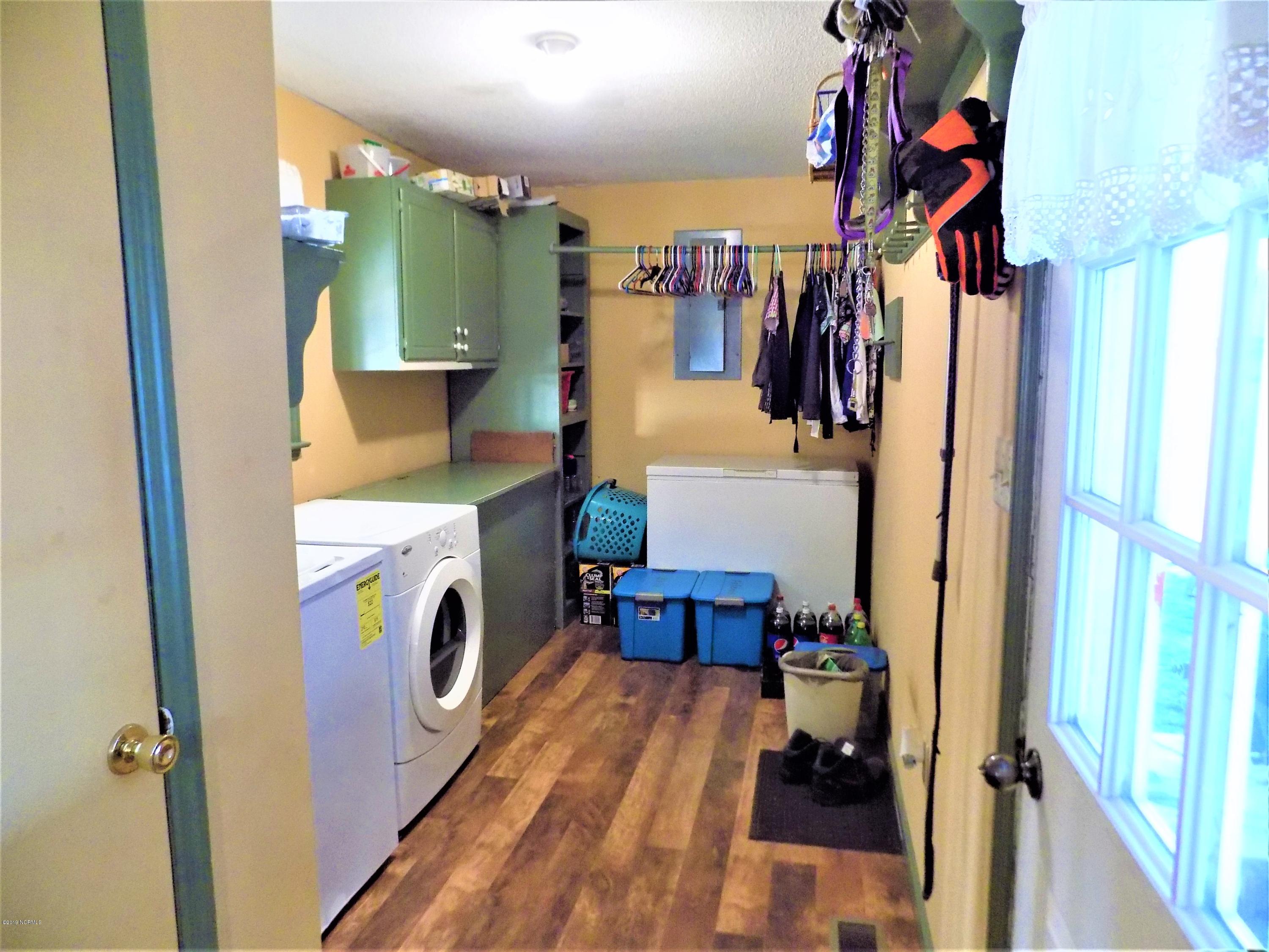 223 Cole Road Beulaville, NC 28518 - Photo 17 of 40 LAUNDRYROOM