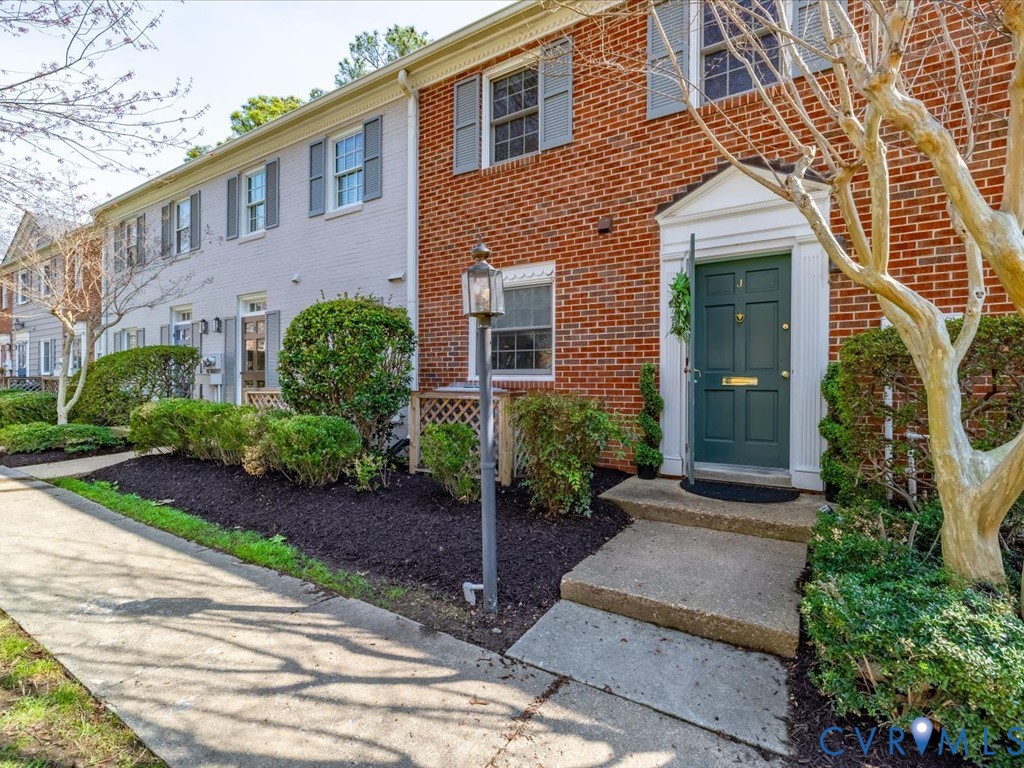 9107 Derbyshire Road, Unit J Henrico, VA 23229 - Photo 20 of 38 a front view of a house with garden