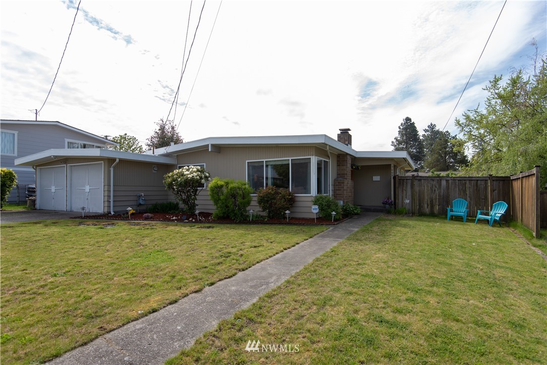 3009 Northeast 8th Street Renton, WA 98056 - Photo 1 of 25