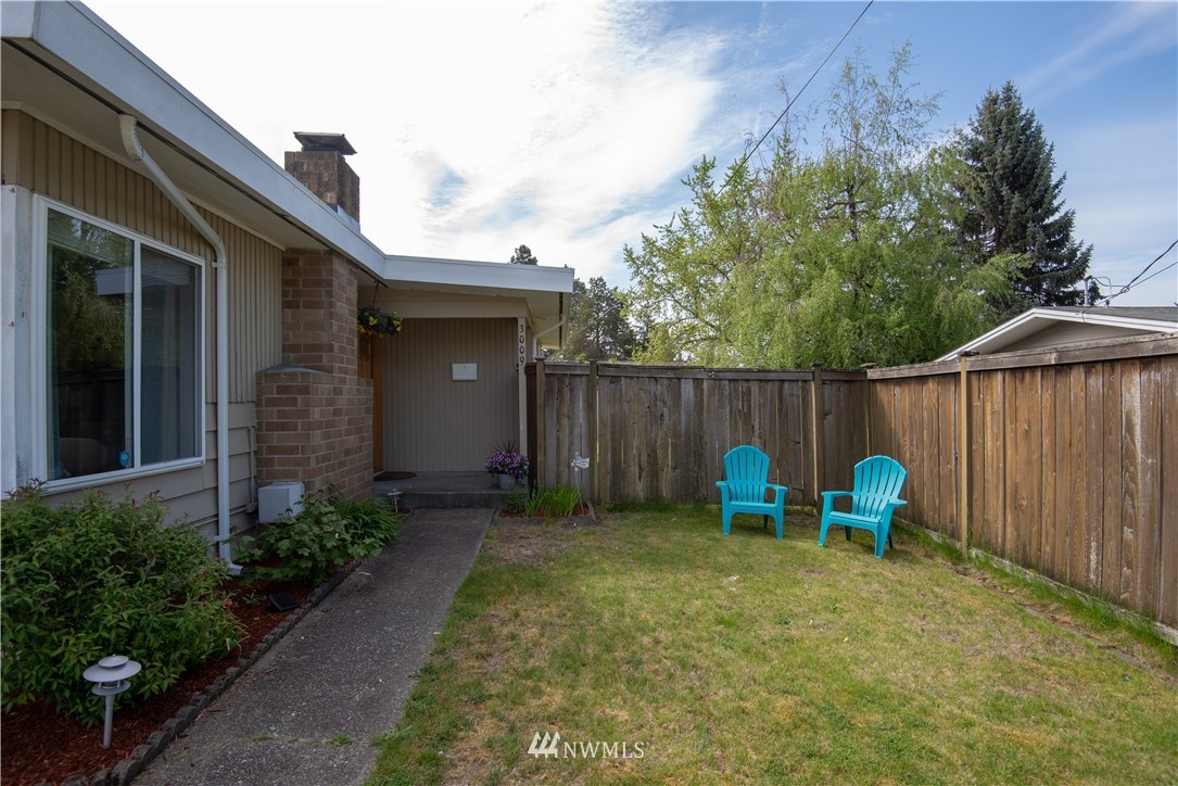 3009 Northeast 8th Street Renton, WA 98056 - Photo 2 of 25