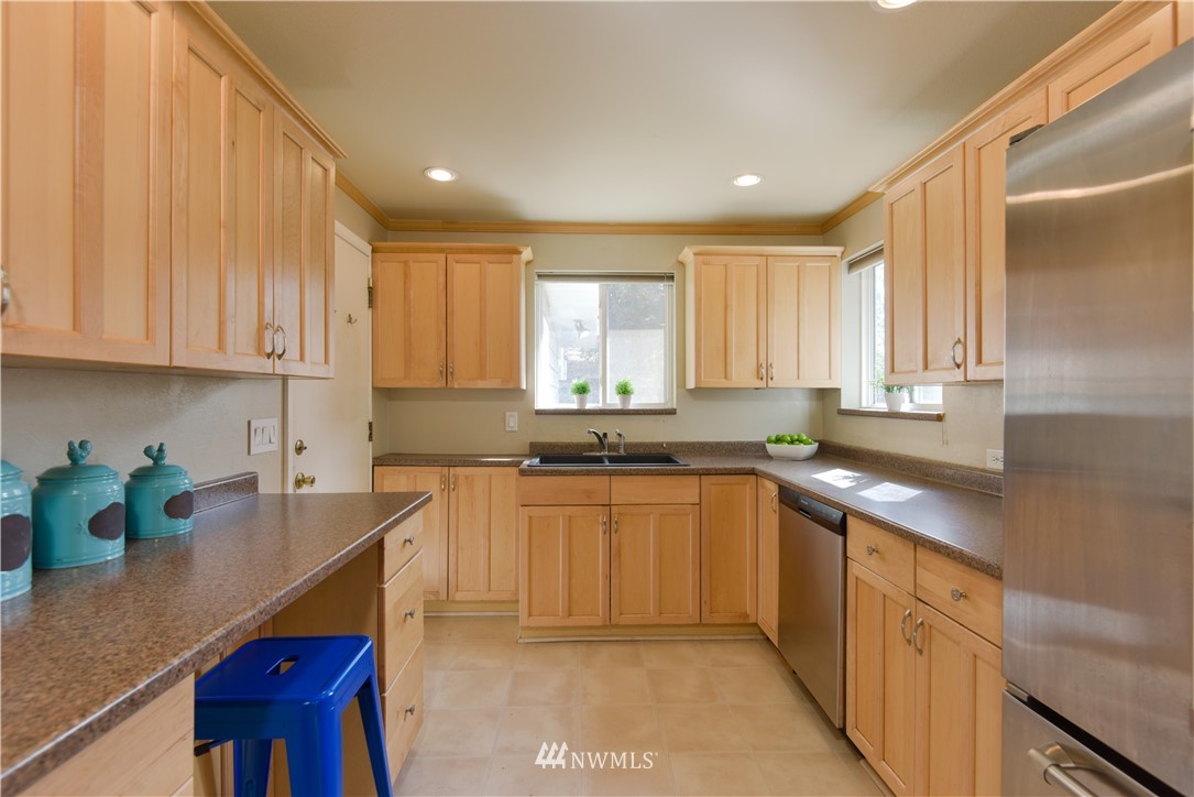 3009 Northeast 8th Street Renton, WA 98056 - Photo 11 of 25