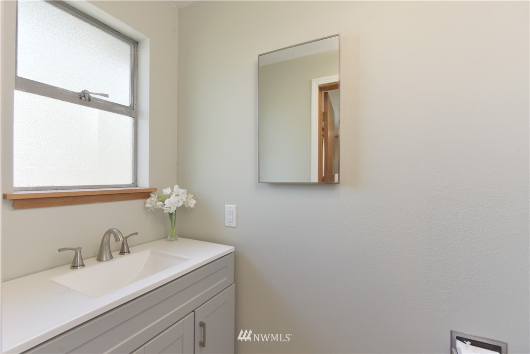 3009 Northeast 8th Street Renton, WA 98056 - Photo 16 of 25